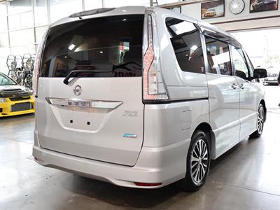 2015 Nissan Serena - Thumbnail