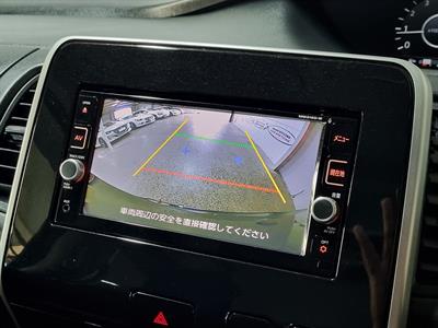 2017 Nissan Serena - Thumbnail