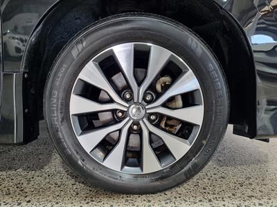 2017 Nissan Serena - Thumbnail