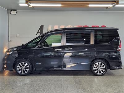 2017 Nissan Serena - Thumbnail