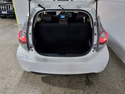 2013 Toyota Aqua - Thumbnail
