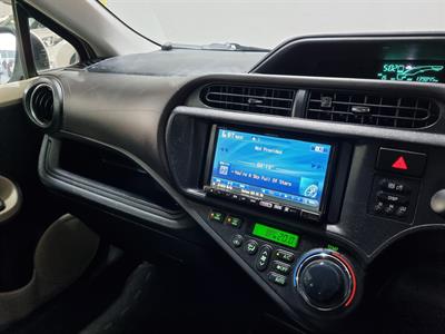 2013 Toyota Aqua - Thumbnail