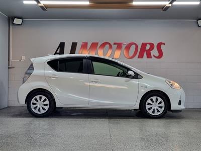 2013 Toyota Aqua - Thumbnail