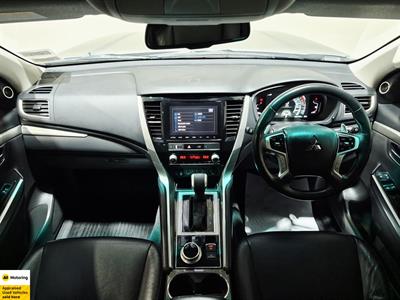 2020 Mitsubishi Pajero Sport - Thumbnail