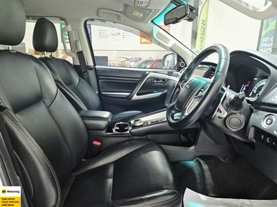 2020 Mitsubishi Pajero Sport - Thumbnail