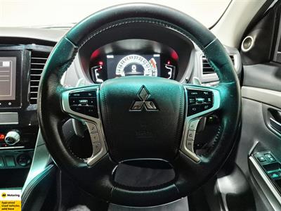 2020 Mitsubishi Pajero Sport - Thumbnail