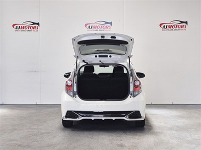 2014 Toyota Aqua - Thumbnail