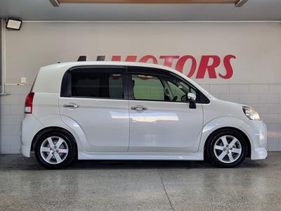 2013 Toyota Porte - Thumbnail