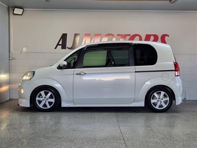 2013 Toyota Porte - Thumbnail