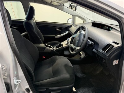 2014 Toyota Prius - Thumbnail