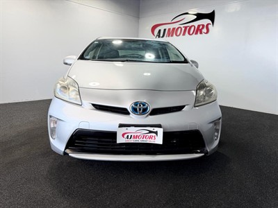 2014 Toyota Prius - Thumbnail