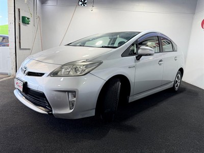 2014 Toyota Prius - Thumbnail