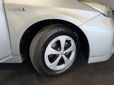 2014 Toyota Prius - Thumbnail