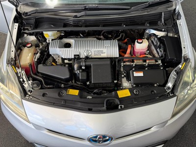 2014 Toyota Prius - Thumbnail