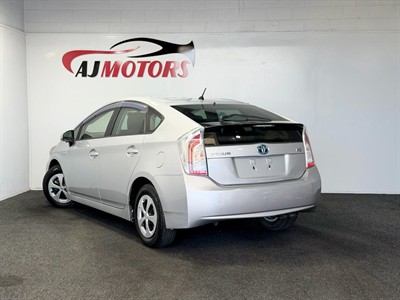 2014 Toyota Prius - Thumbnail