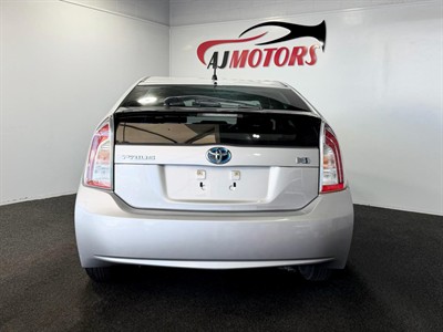2014 Toyota Prius - Thumbnail