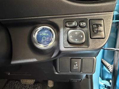 2015 Toyota Aqua - Thumbnail