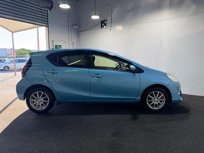 2015 Toyota Aqua - Thumbnail