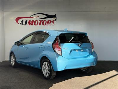 2015 Toyota Aqua - Thumbnail