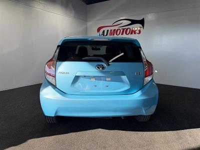 2015 Toyota Aqua - Thumbnail
