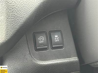 2016 Nissan Serena - Thumbnail