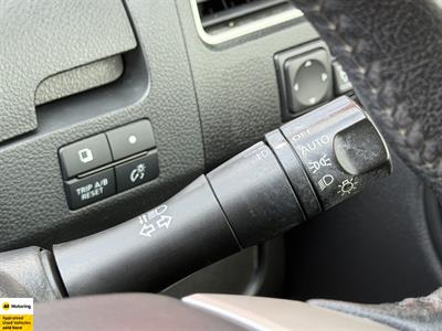 2016 Nissan Serena - Thumbnail