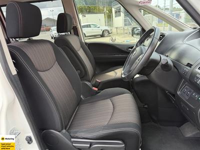 2016 Nissan Serena - Thumbnail