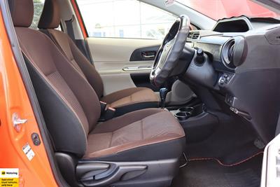 2012 Toyota Aqua - Thumbnail