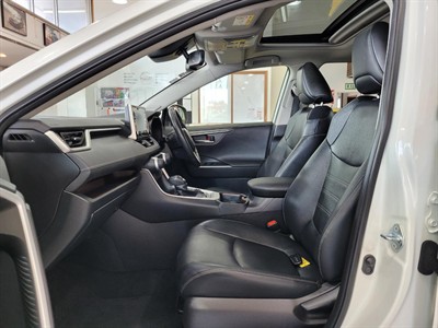 2021 Toyota RAV4 - Thumbnail