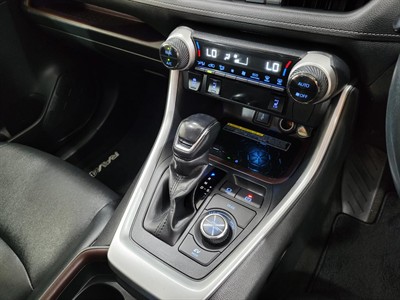 2021 Toyota RAV4 - Thumbnail