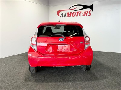 2013 Toyota Aqua - Thumbnail