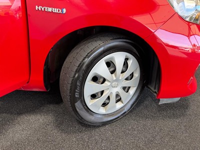 2013 Toyota Aqua - Thumbnail