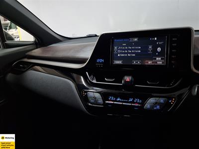 2017 Toyota C-HR - Thumbnail