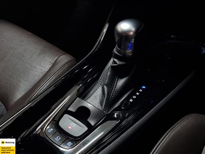 2017 Toyota C-HR - Thumbnail