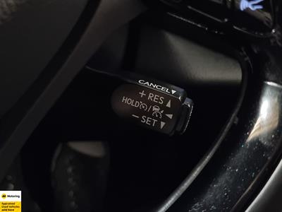 2017 Toyota C-HR - Thumbnail