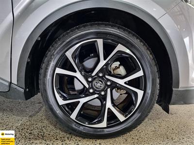 2017 Toyota C-HR - Thumbnail