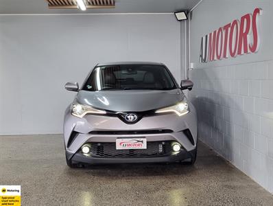 2017 Toyota C-HR - Thumbnail