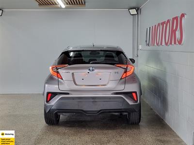 2017 Toyota C-HR - Thumbnail