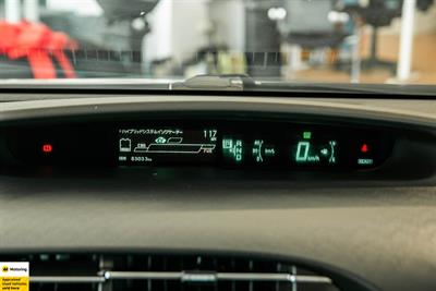 2015 Toyota Prius - Thumbnail