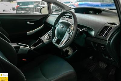 2015 Toyota Prius - Thumbnail