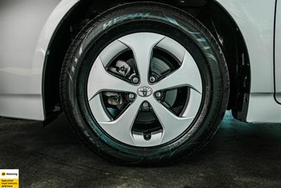 2015 Toyota Prius - Thumbnail