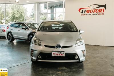 2015 Toyota Prius - Thumbnail