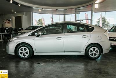 2015 Toyota Prius - Thumbnail