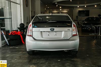 2015 Toyota Prius - Thumbnail