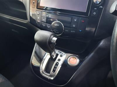 2016 Nissan Serena - Thumbnail