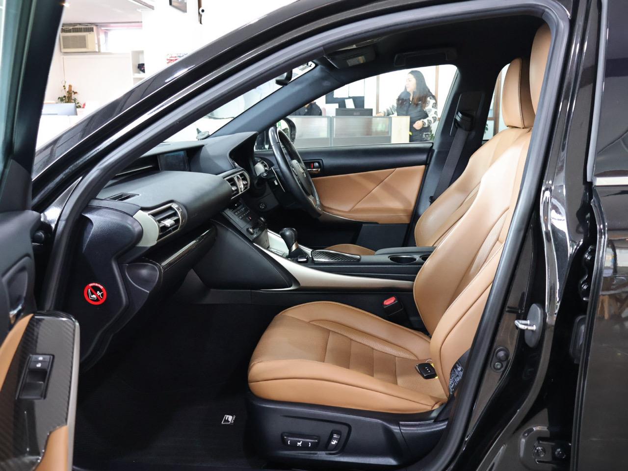 2015 Lexus IS 300h