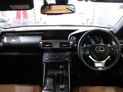 2015 Lexus IS 300h - Thumbnail