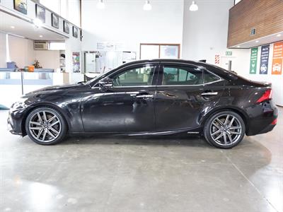 2015 Lexus IS 300h - Thumbnail