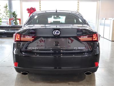 2015 Lexus IS 300h - Thumbnail