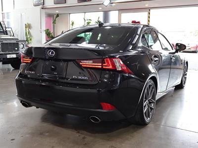 2015 Lexus IS 300h - Thumbnail